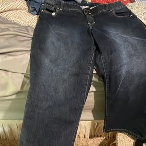 Lane Bryant Capri- genius fit dark wash size 16